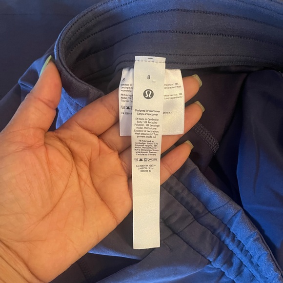 Lululemon Softstreme High-Rise Straight Leg Crop
True Navy size 8 - Picture 13 of 14